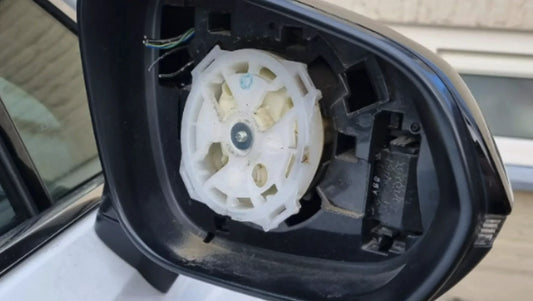 Autospiegels massaal gestolen in Waalre en Veldhoven: hoe voorkom je schade?