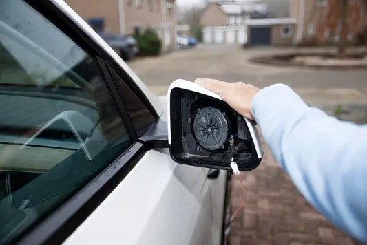 Reeks diefstallen van zijspiegels in België – bescherm je auto tegen dit groeiende probleem - FritzLock.nl